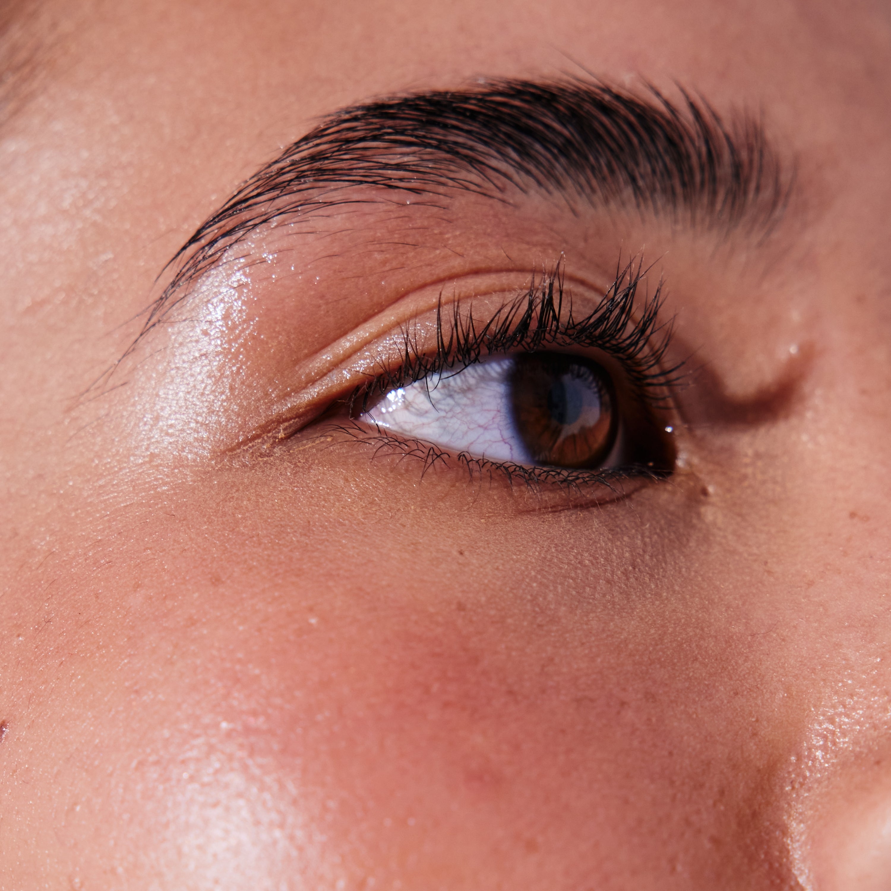 One & Only pH GlowOil Colourless model eye