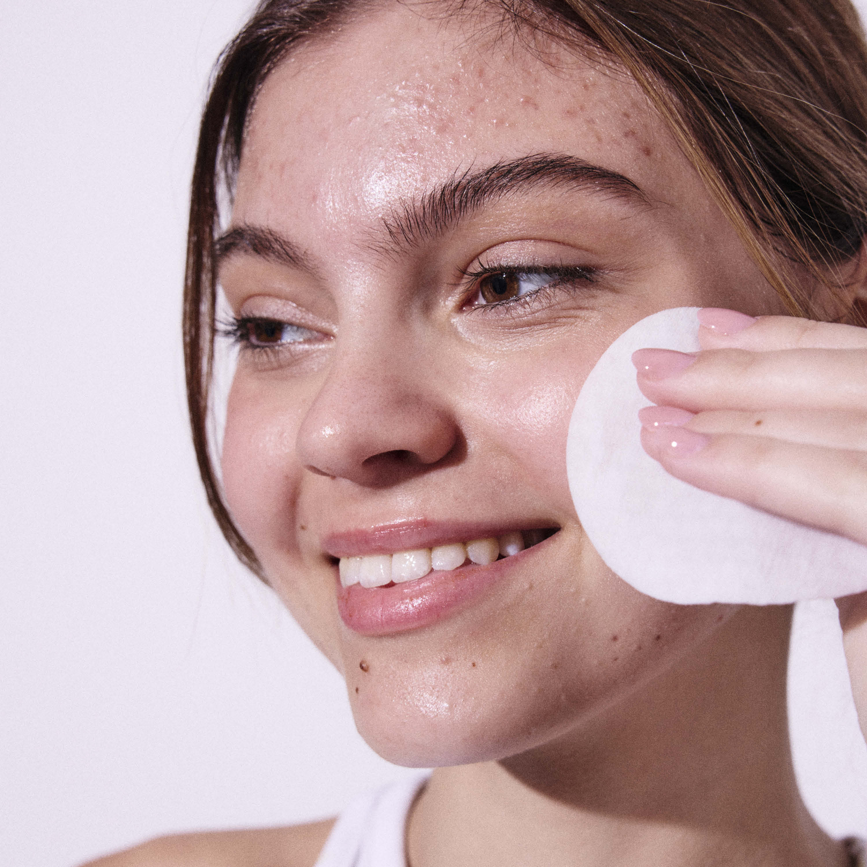 Clear & Glow Tonic Juice Skincare Model 2