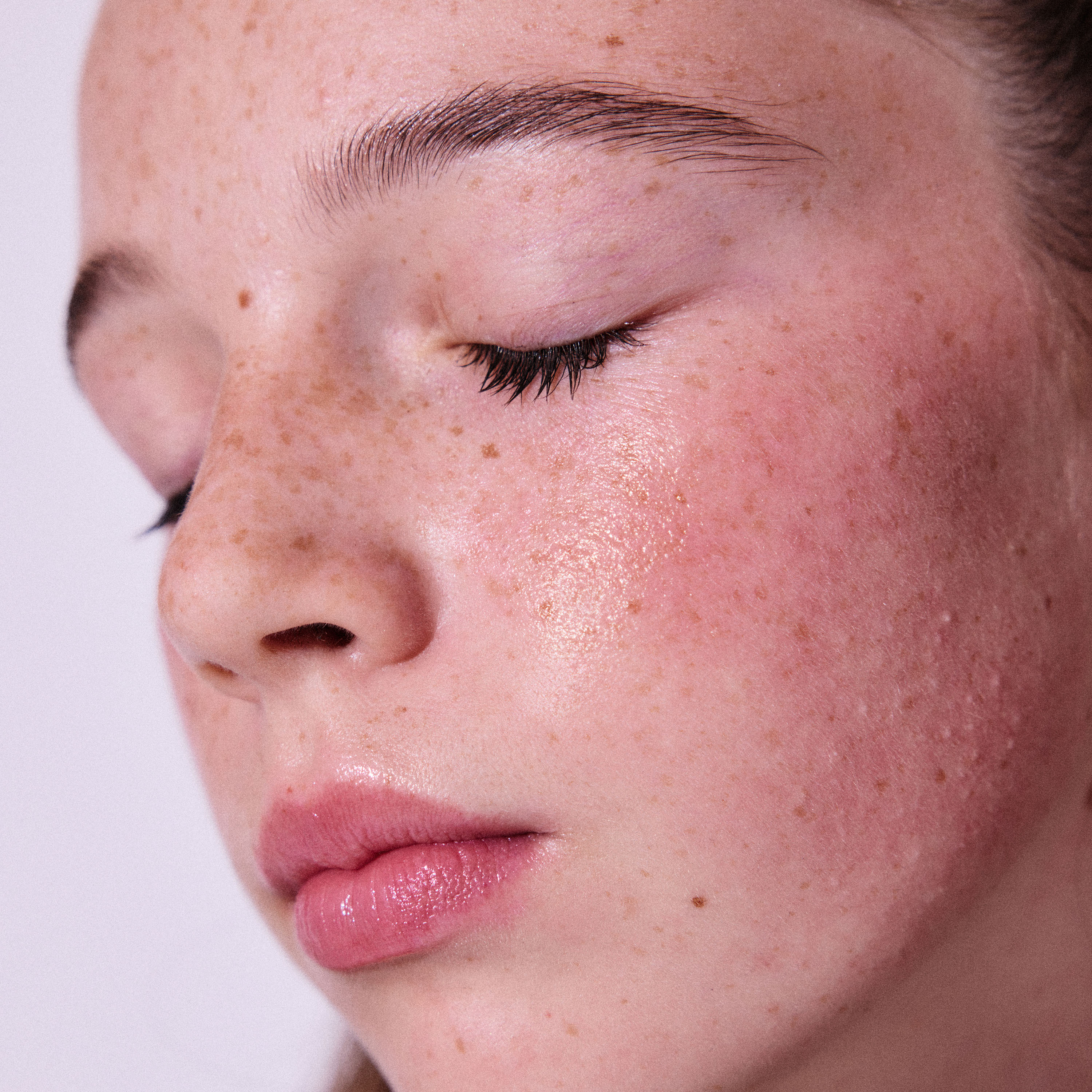 The No Makeup Makeup Set Colourless model 3