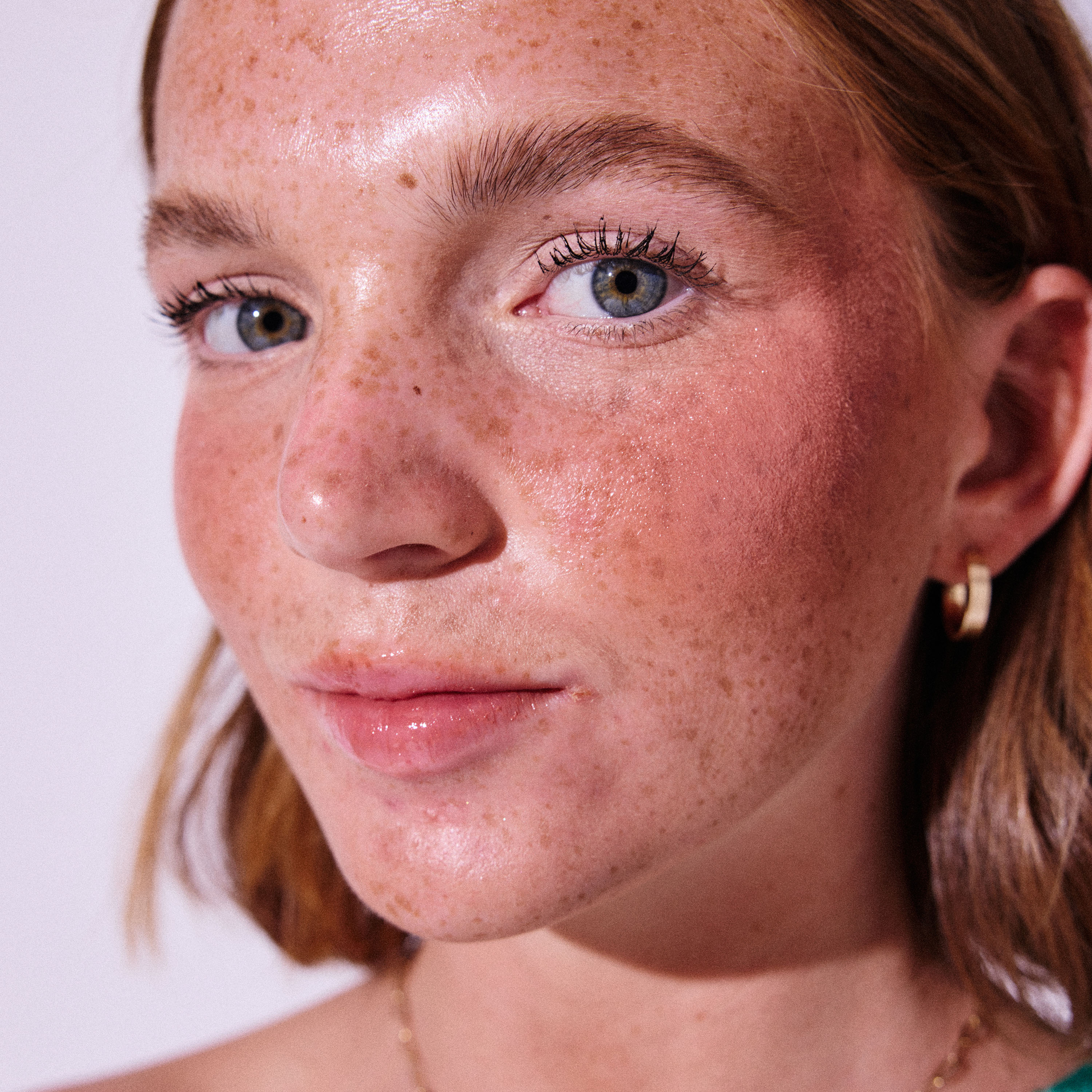 Perfect Peach Makeup Duo Set Makeup model